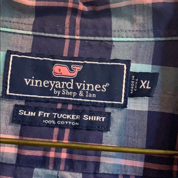 2x vineyard vines shirts - Picture 4 of 4
